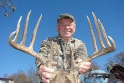 Missouri Whitetail Buck Hunt